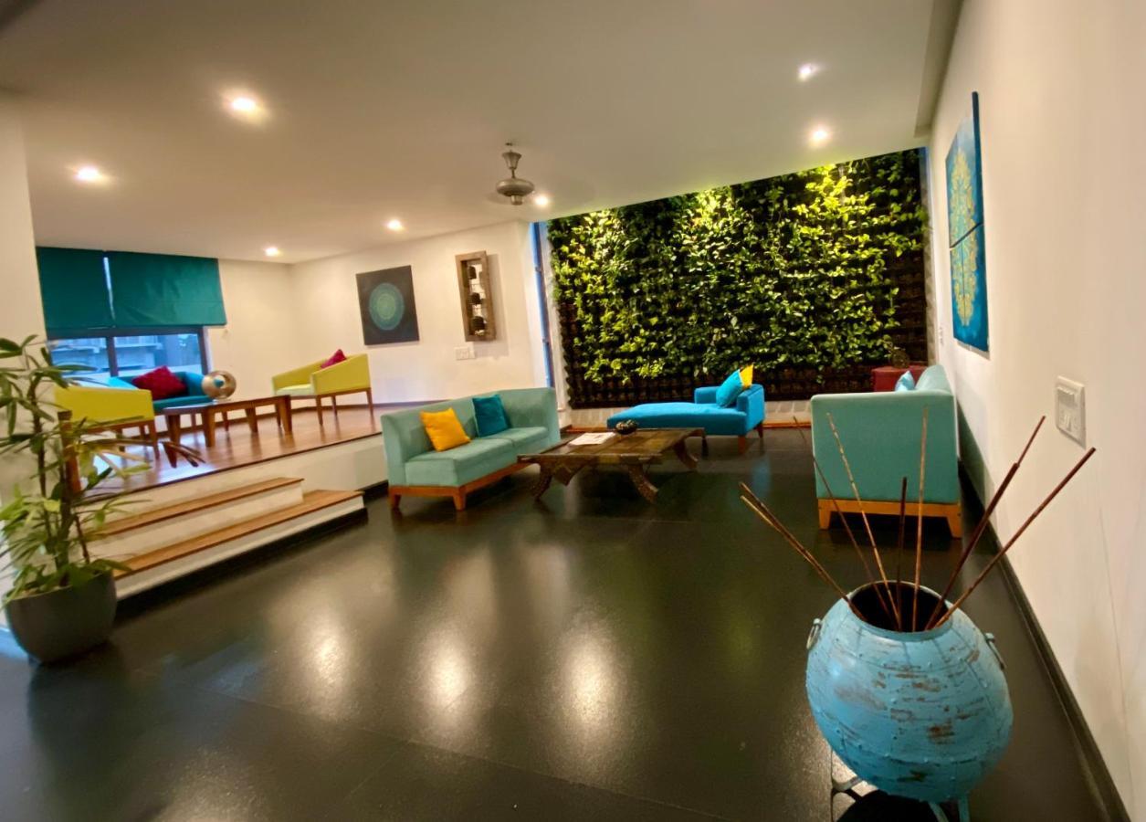 Aura Corporate Suites Бангалор Екстериор снимка