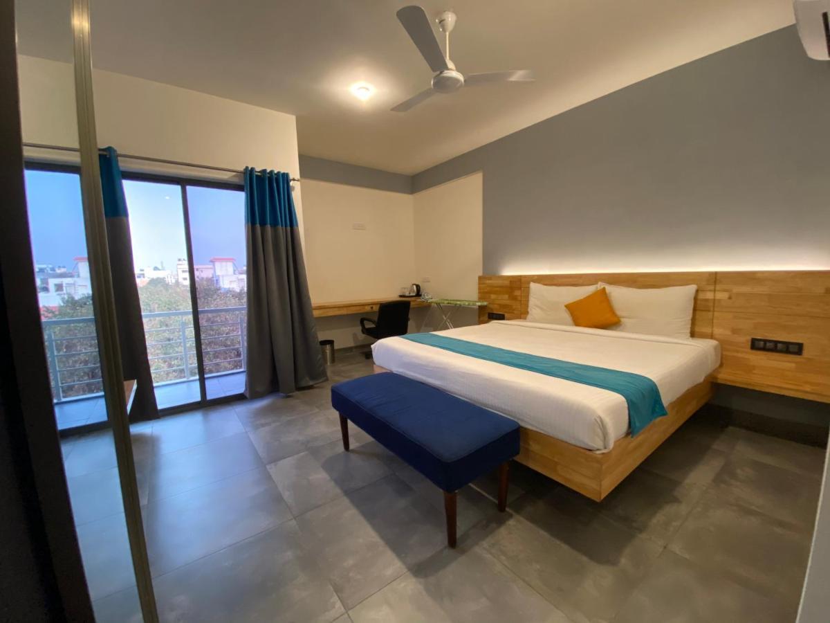 Aura Corporate Suites Бангалор Екстериор снимка