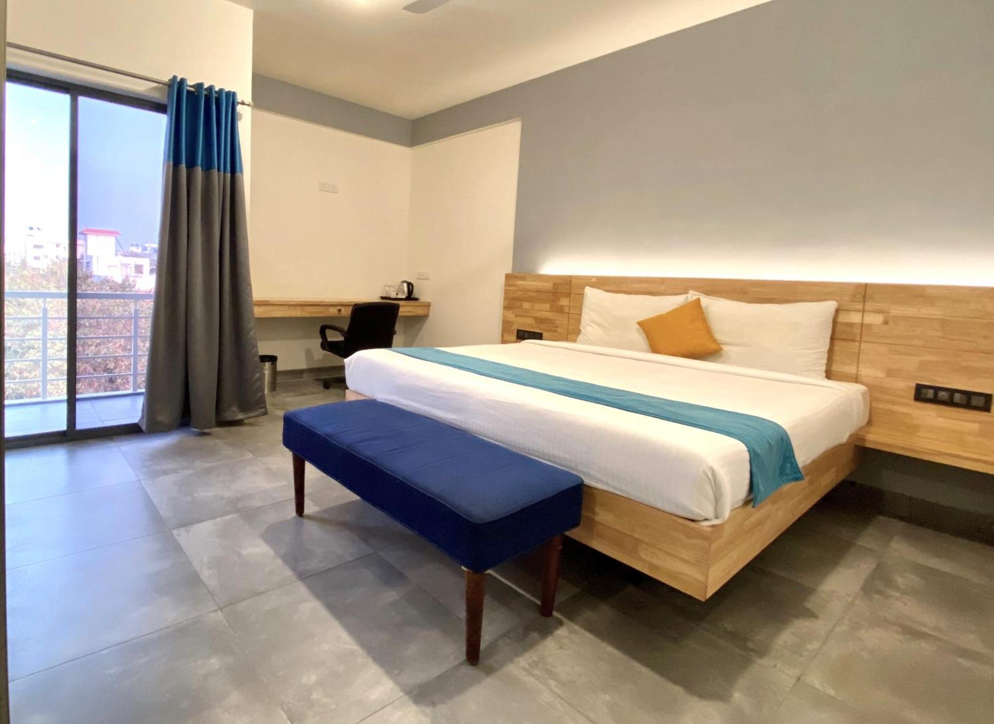 Aura Corporate Suites Бангалор Екстериор снимка